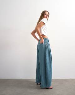 Model wearing Cocoon Barrel mid rise jean in green cast
