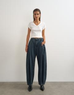 Cocoon mid rise barrel jean in blue black