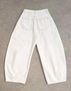 Model wearing Cocoon mid rise barrel jean in bone