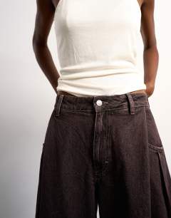 Model wearing Cocoon mid rise barrel jean in chocolate