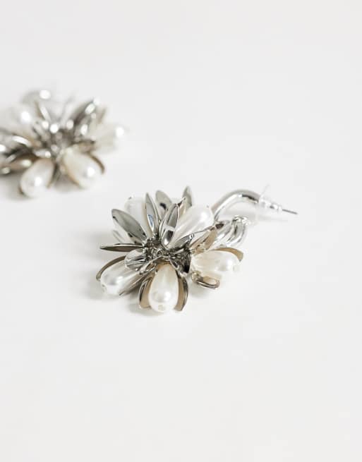 Topshop Colette flower cluster drop earring in silver and pearl, 5 of 5