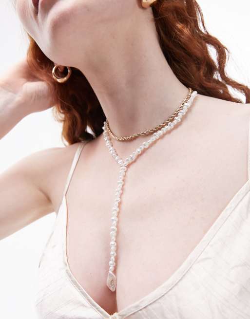 Topshop - Collana multifilo color oro con pendente in perle sintetiche