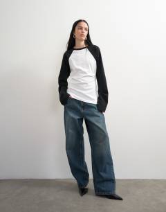 Model wearing Colour block cinched waist long sleeve raglan t-shirt in mono
