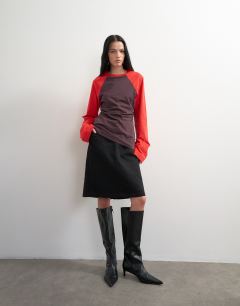 Model wearing Colour block cinched waist long sleeve raglan t-shirt in red brown