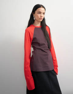 Model wearing Colour block cinched waist long sleeve raglan t-shirt in red brown
