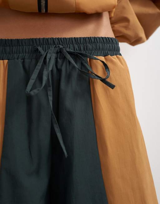 Topshop colour block horseshoe pant in brown and black, 4 of 5