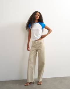 Model wearing Colour block raglan t-shirt in blue
