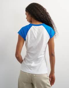 Model wearing Colour block raglan t-shirt in blue