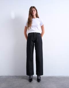 Model wearing Column mid rise jean in black ecru