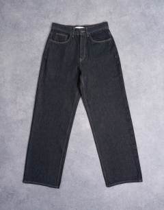 Model wearing Column mid rise jean in black ecru