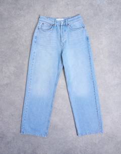 Model wearing Column mid rise jean in bleach