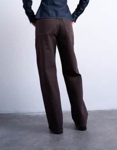 Model wearing Column mid rise jean in brown rinse