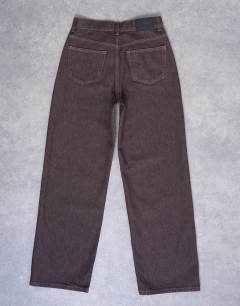 Model wearing Column mid rise jean in brown rinse