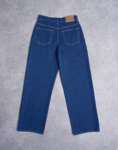 Model wearing Column mid rise jean in indigo rinse