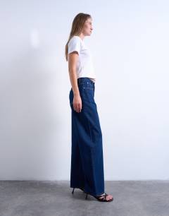 Model wearing Column mid rise jean in indigo rinse