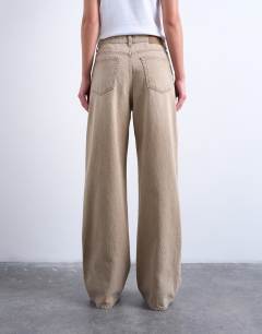 Model wearing Column mid rise jean in washed beige