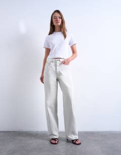 Model wearing Column mid rise jeans in bone