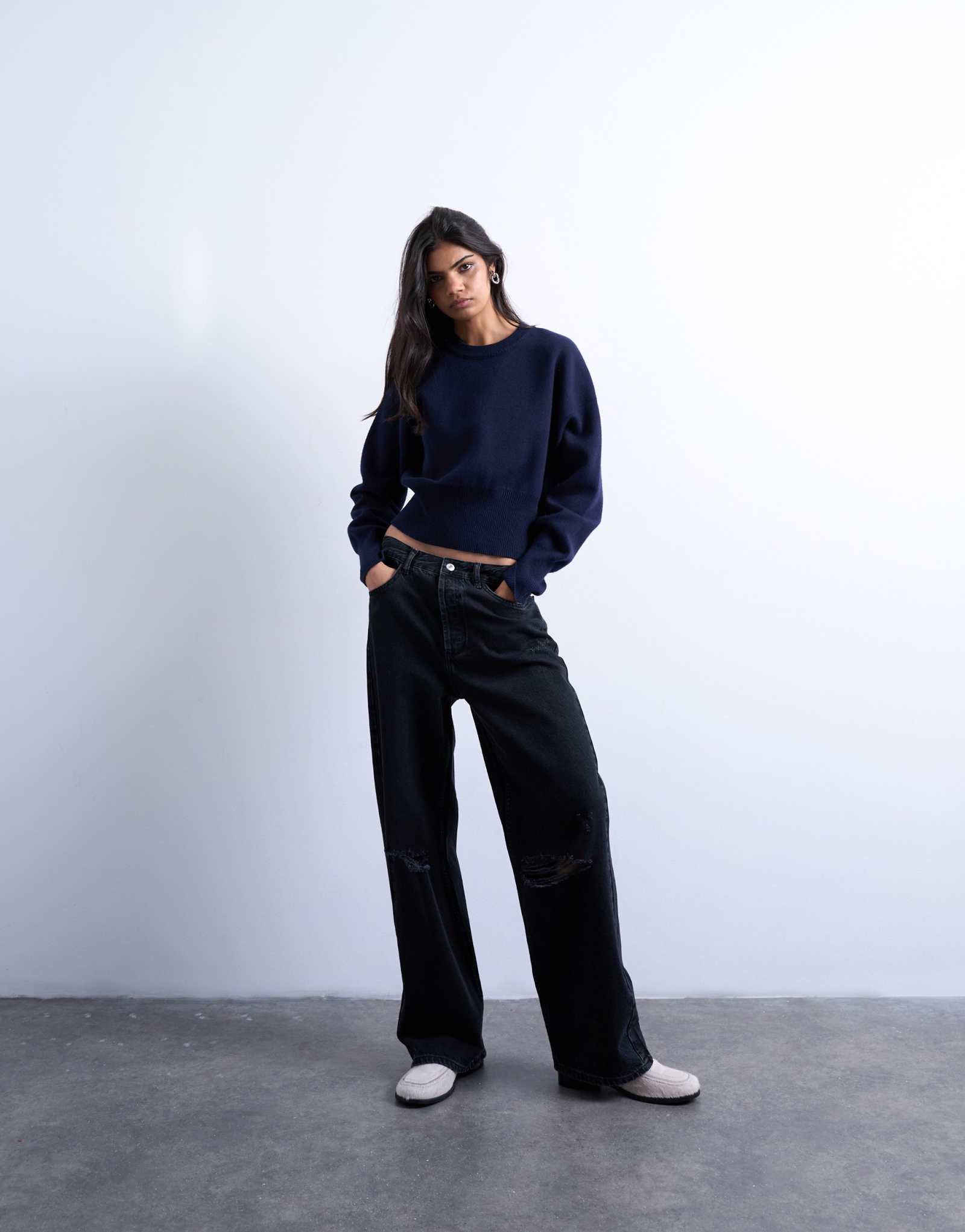 Джинсы средней посадки с разрезами из коллекции Topshop Column черного цвета, застиранные