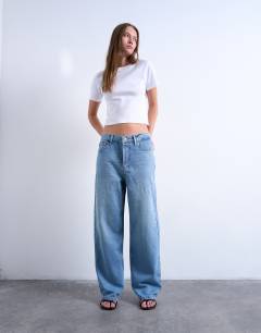 Model wearing Column mid rise low slung jean in bleach