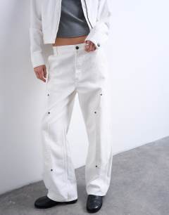 Model wearing Column mid rise straight jean with utility pockets in ecru