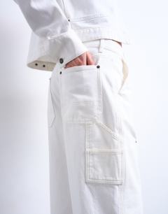 Model wearing Column mid rise straight jean with utility pockets in ecru