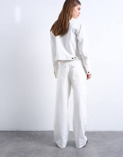 Model wearing Column mid rise straight jean with utility pockets in ecru