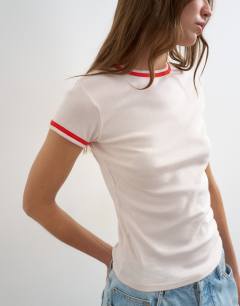 Model wearing Contrast everyday tee in light pink
