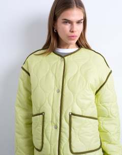 Model wearing Contrast quilted liner in green