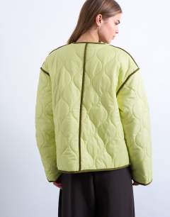 Model wearing Contrast quilted liner in green