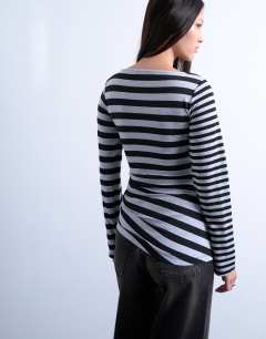 Model wearing Contrast stripe ruched long sleeve top in grey