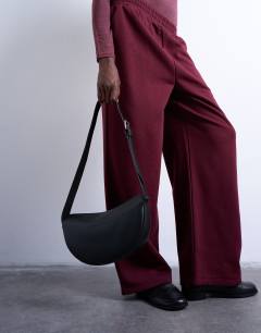 Model wearing Cooper cross body real leather bag in black