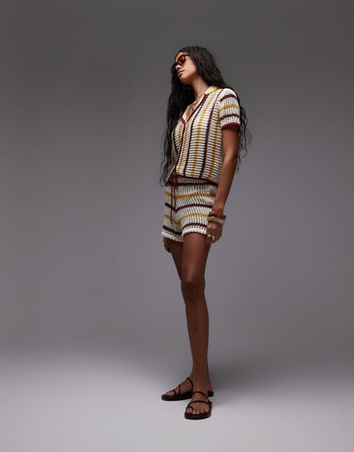 Topshop - Coordinato in maglia traforata a righe con pantaloncini e camicia