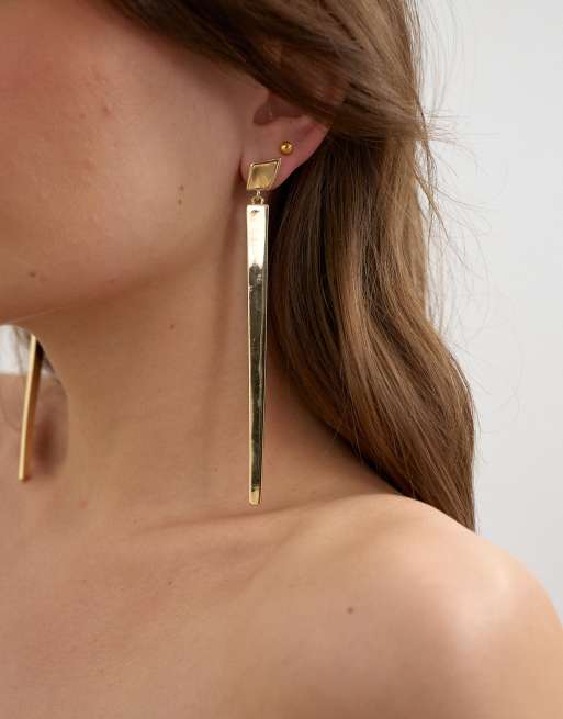 Topshop – Cora – Asymmetrische Ohrstecker in Goldoptik mit Anhänger, 3 von 3