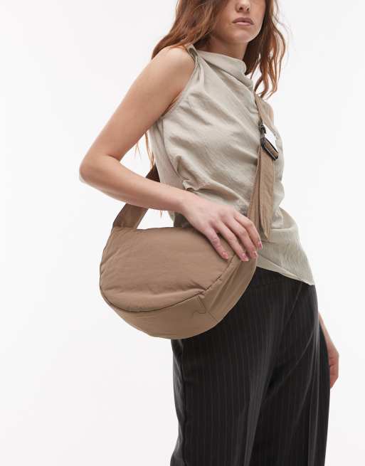 Topshop – Cora – Gesteppte Nylon-Umhängetasche in Nerzbraun mit Vordertasche, 2 von 4