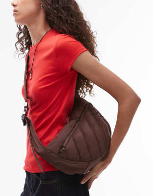 Topshop - Cora - Gesteppte Nylon-Umhängetasche in Schokobraun mit Vordertasche