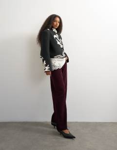 Model wearing Cord Barrel mid rise in aubergine