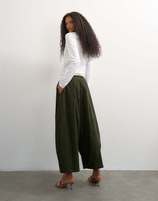 Topshop Cordhose in mittlerer Länge mit ovalem Bein in Grün, 4 von 5