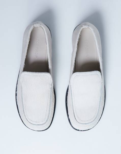 Topshop – Corrie – Płaskie loafersy z fakturowanej skóry naturalnej w kolorze złamanej bieli - view 1