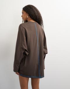 Model wearing Cotton rich rolled sleeve mini dress with blue contrast topstitching in chocolate