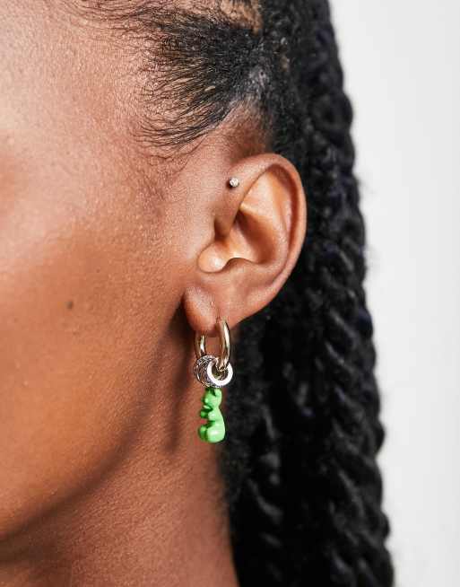 Topshop – Creolen mit Gummibären-Anhänger in Grün