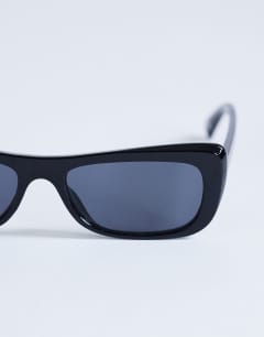 Model wearing Crete cat eye sunglasses in black