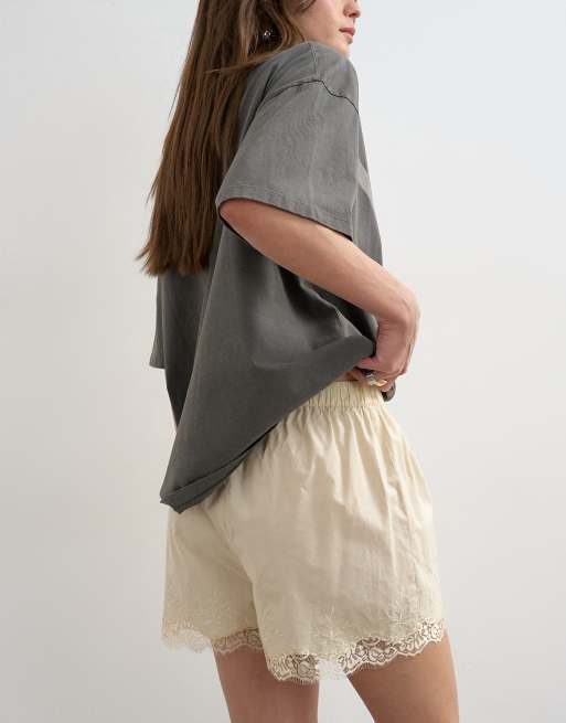 Topshop crinkle lace trim short in ecru, 4 of 5