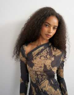 Model wearing Crinkle mesh print asymmetric neck long sleeve top in black
