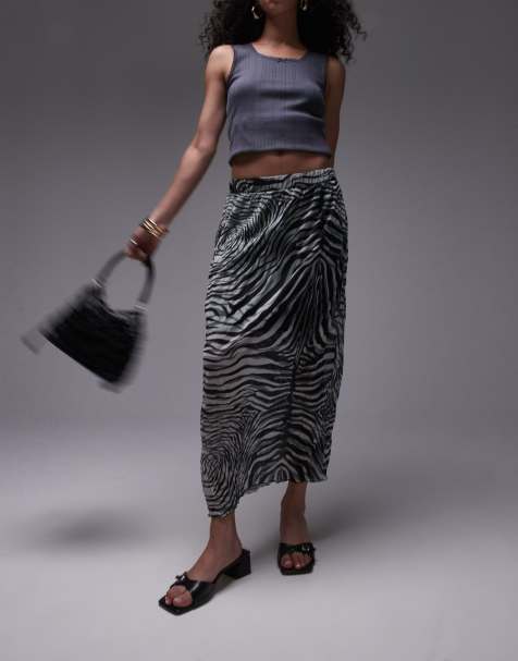 Topshop crinkle midi skirt in abstract print in mono - view 1