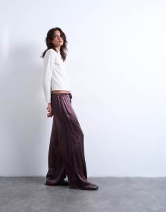 Crinkle satin trouser in burgundy