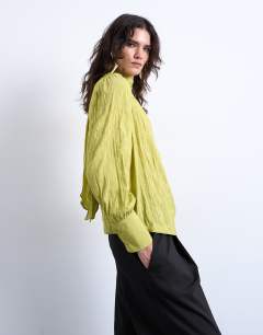 Crinkle scarf blouse in green
