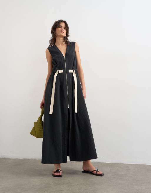 Topshop crinkle v neck zip front utility maxi dress in black, 2 of 4