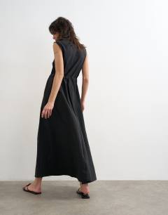 Model wearing Crinkle v neck zip front utility maxi dress in black