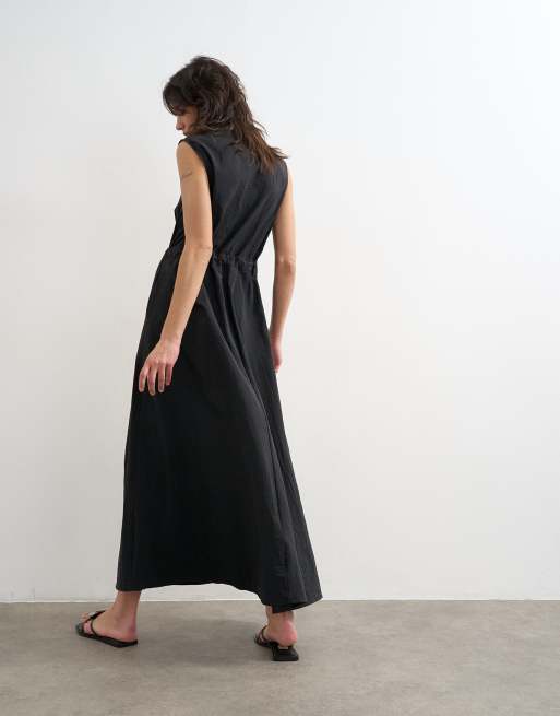 Topshop crinkle v neck zip front utility maxi dress in black, 3 of 4