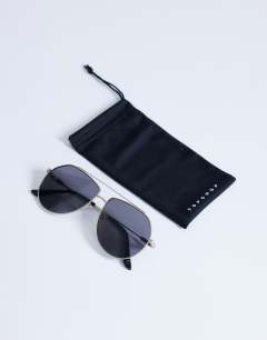 Model wearing Croatia aviator metal frame sunglasses in gold